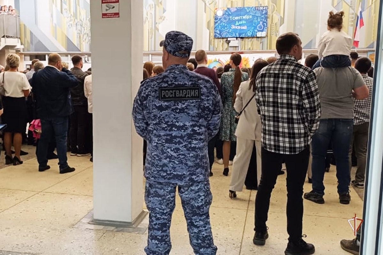Росгвардия приняла участие в праздничных мероприятиях ко Дню знаний на Ямале