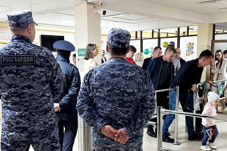 Росгвардия приняла участие в праздничных мероприятиях ко Дню знаний на Ямале