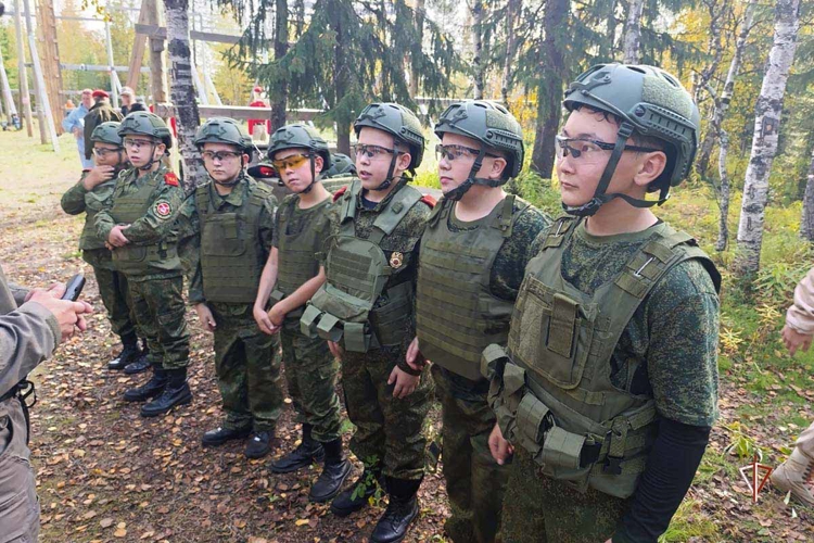 Офицер Росгвардии научил юных патриотов Салехарда приемам рукопашного боя (видео)