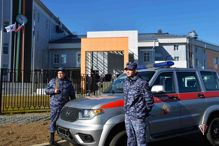 Росгвардия приняла участие в праздничных мероприятиях ко Дню знаний на Ямале