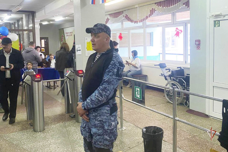 Росгвардия обеспечила безопасность проведения Единого дня голосования и празднования юбилея столицы Ямала