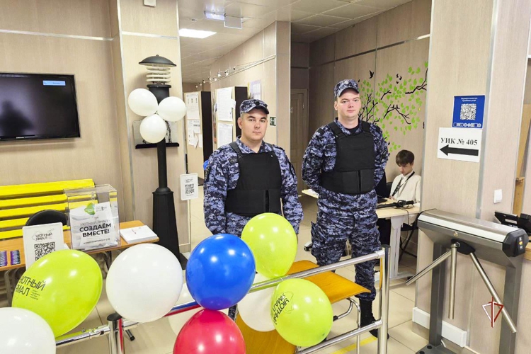 Росгвардия обеспечила безопасность проведения Единого дня голосования и празднования юбилея столицы Ямала