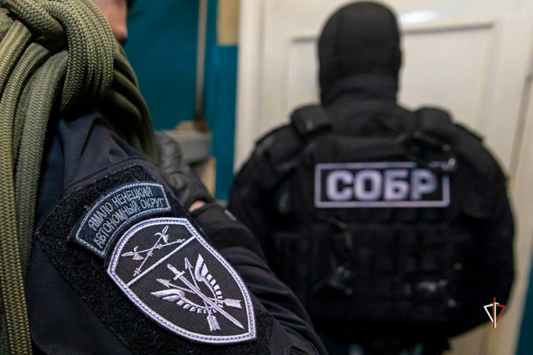 На Ямале при содействии СОБР Росгвардии пресечена деятельность курьера финансовых аферистов