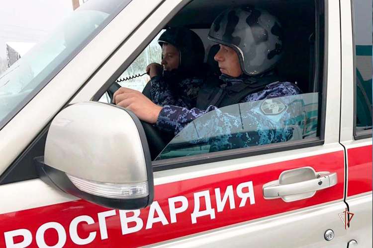 В Ноябрьске вневедомственная охрана Росгвардии взяла под защиту бригады «скорой помощи» 