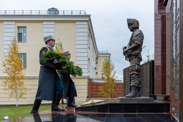 Уральский округ Росгвардии награжден орденом Жукова