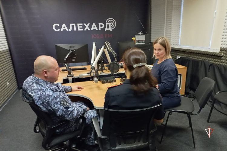 Сотрудники Росгвардии рассказали жителям Салехарда о службе во вневедомственной охране (аудио)