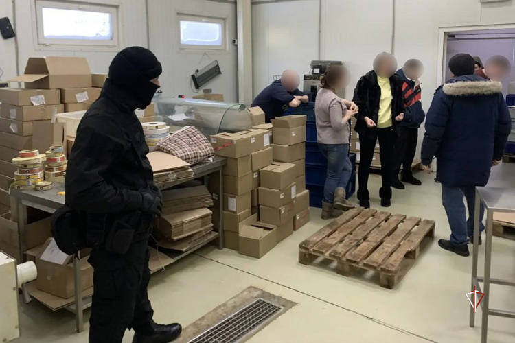 На Ямале при содействии СОБР Росгвардии пресечена деятельность группы, незаконно торговавшей продукцией из ценных пород рыб