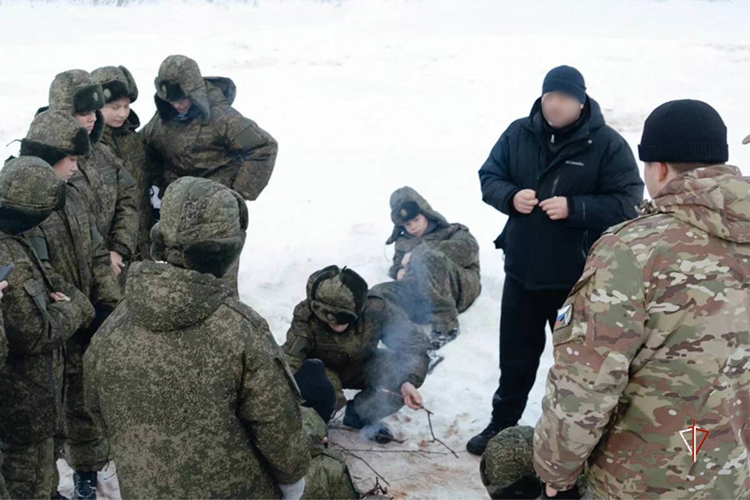 На Ямале сотрудники Росгвардии и кадеты провели зимний полевой выход