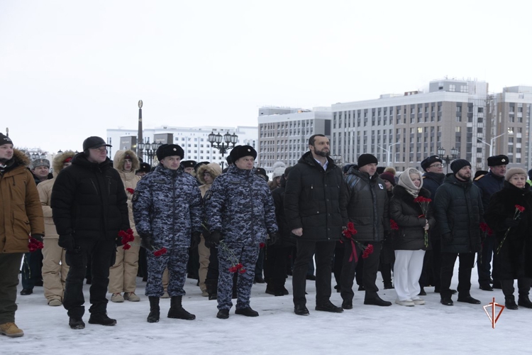На Ямале росгвардейцы почтили память героев Отечества