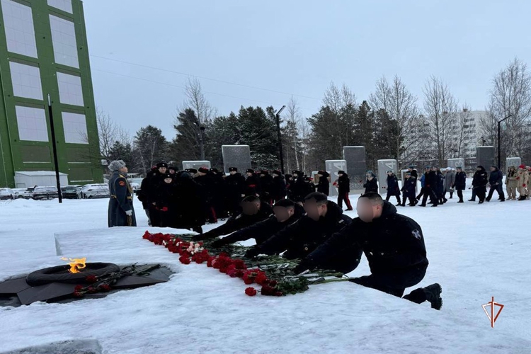 На Ямале росгвардейцы почтили память героев Отечества