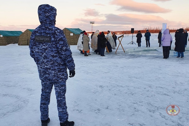 Росгвардия обеспечила охрану общественного порядка во время Крещенских богослужений на Ямале