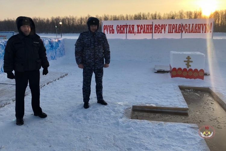 Росгвардия обеспечила охрану общественного порядка во время Крещенских богослужений на Ямале