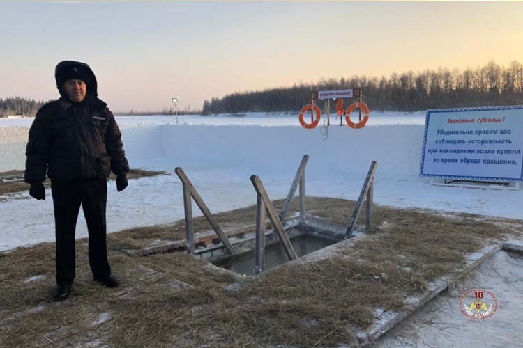 Росгвардия обеспечила охрану общественного порядка во время Крещенских богослужений на Ямале