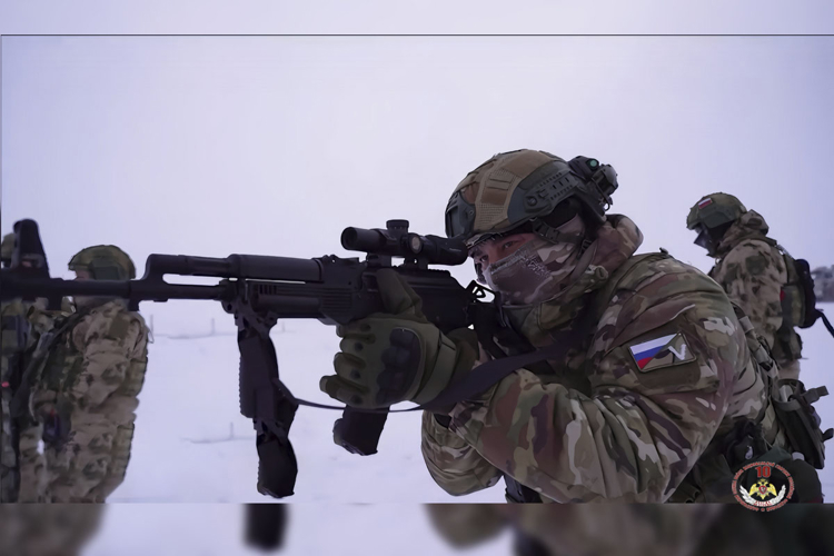 На Ямале ОМОН Росгвардии провел комплексную тренировку в суровых зимних условиях Арктики (Видео)