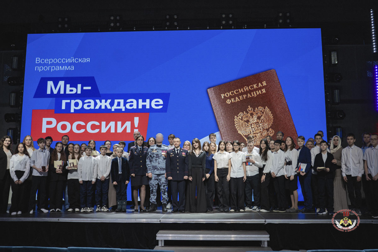 На Ямале сотрудники Росгвардии приняли участие в вручении паспортов