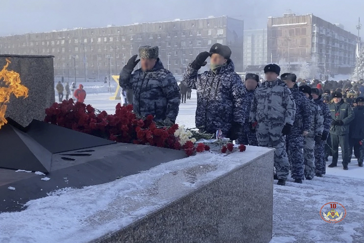 На Ямале военнослужащие и сотрудники Росгвардии приняли участие в памятных мероприятиях, посвященных Дню защитника Отечества