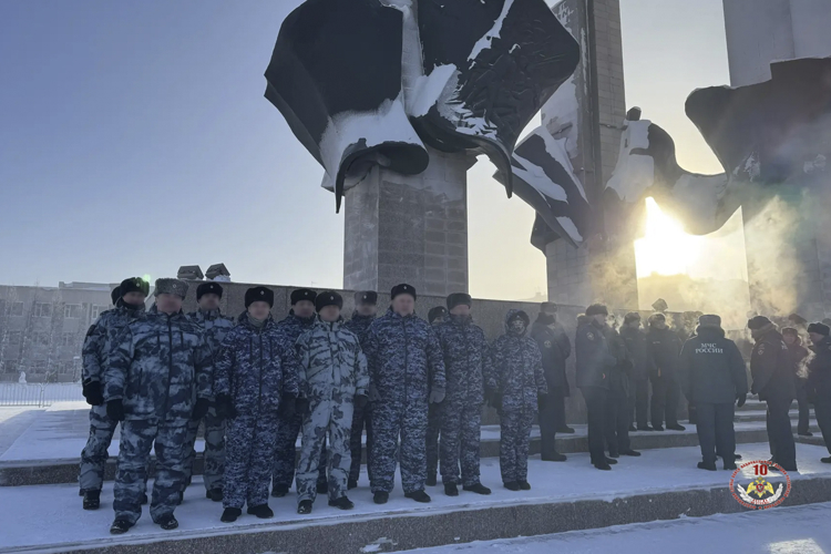 На Ямале военнослужащие и сотрудники Росгвардии приняли участие в памятных мероприятиях, посвященных Дню защитника Отечества