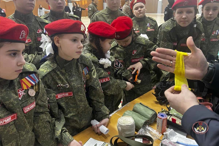 Открытки для героев и уроки от спецназа: в Салехарде прошла масштабная патриотическая акция Росгвардии (видео)