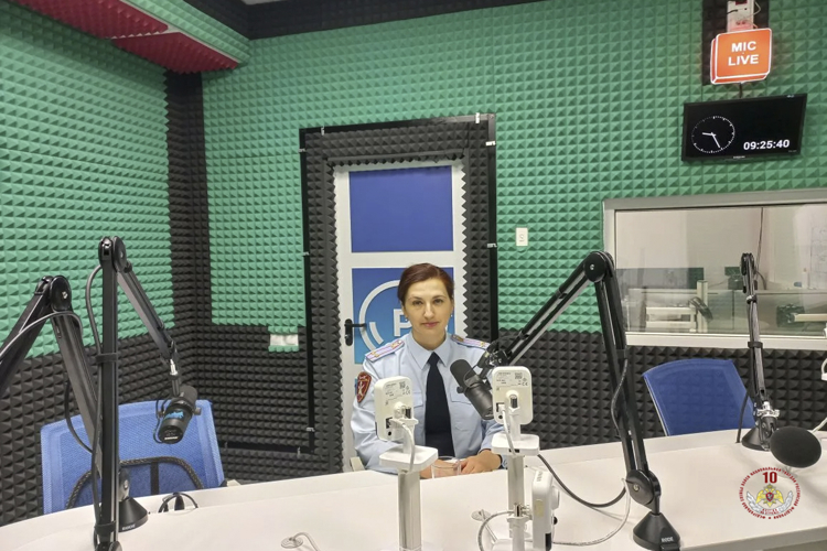 В Салехарде вышел специальный выпуск радиопередачи «Вестник Росгвардии», посвященный двойному юбилею ведомства