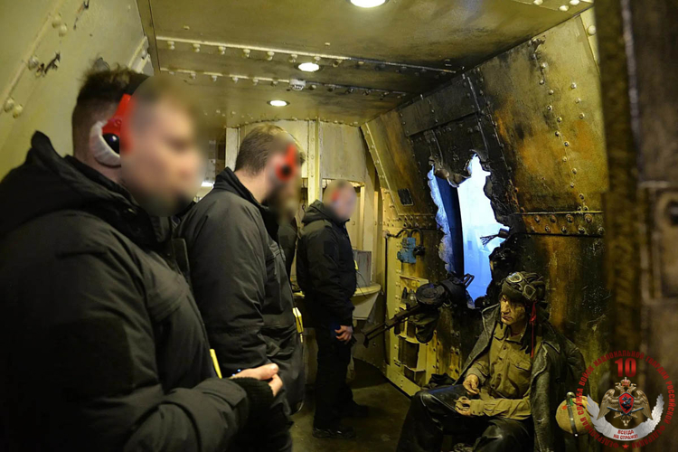 Бойцы СОБР «Варк» посетили «Поезд Победы» в Лабытнанги. Безопасность на выставке обеспечили росгвардейцы