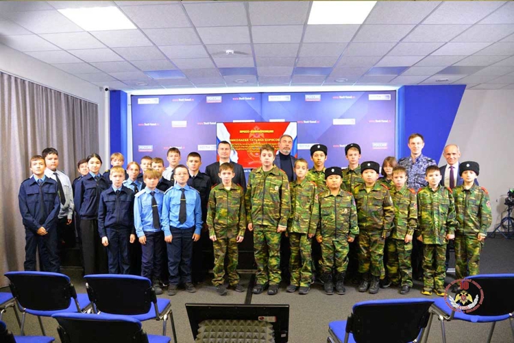 Начальник Управления Росгвардии по Ямало-Ненецкому автономному округу поздравил Пермское президентское кадетское училище Росгвардии с 30-летием