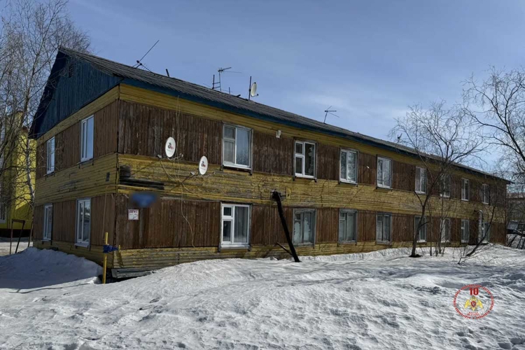 На Ямале росгвардейцы задержали поджигателя квартиры и помогли тушить пожар
