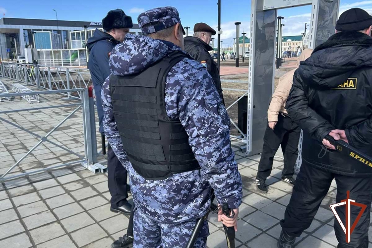 На Ямале росгвардейцы обеспечили охрану общественного порядка в период празднования 1 Мая
