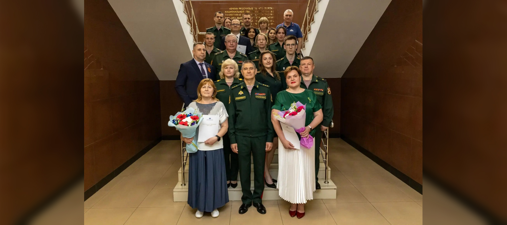 В Международный день музеев генерал-полковник Юрий Аверин вручил награды коллективу Центрального музея Росгвардии