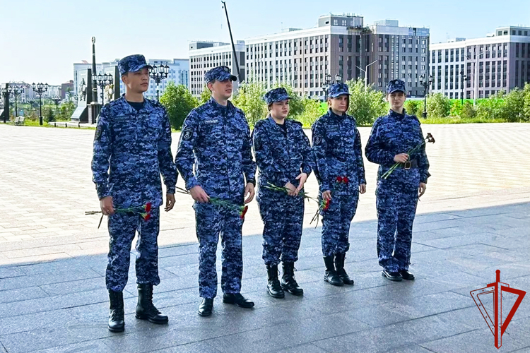 На Ямале росгвардейцы почтили память героев-подпольщиков