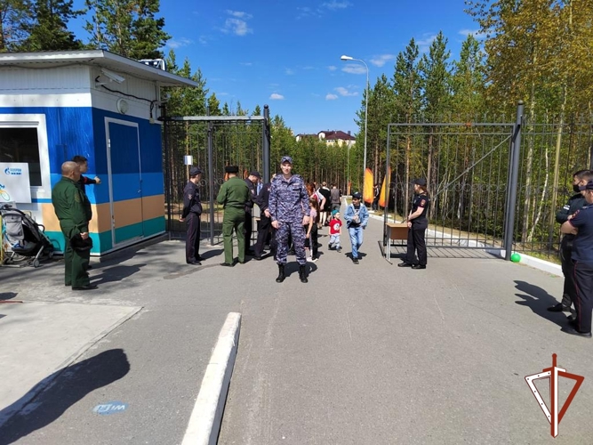 На Ямале сотрудники Росгвардии провели мероприятия ко Дню защиты детей