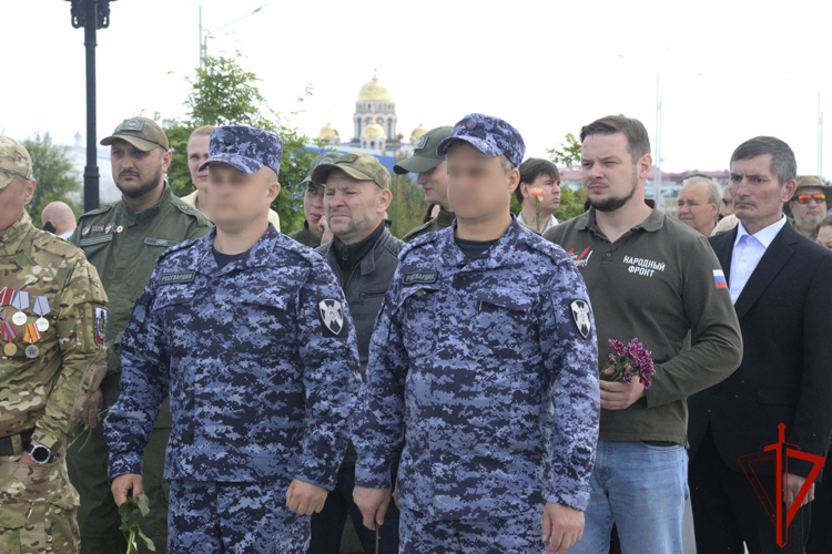 Росгвардия на Ямале приняла участие в памятных мероприятиях ко Дню ветеранов боевых действий
