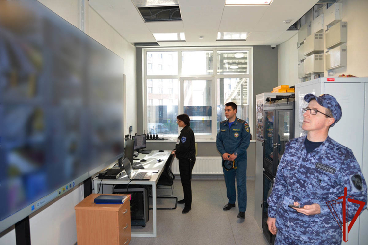 Росгвардия проверяет готовность образовательных учреждений Ямала к новому учебному году