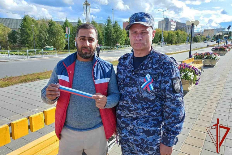 На Ямале росгвардейцы приняли участие в праздновании Дня Государственного флага 