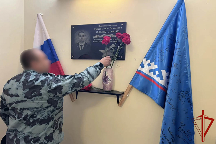 На Ямале бойцы ОМОН «Север» почтили память боевого товарища