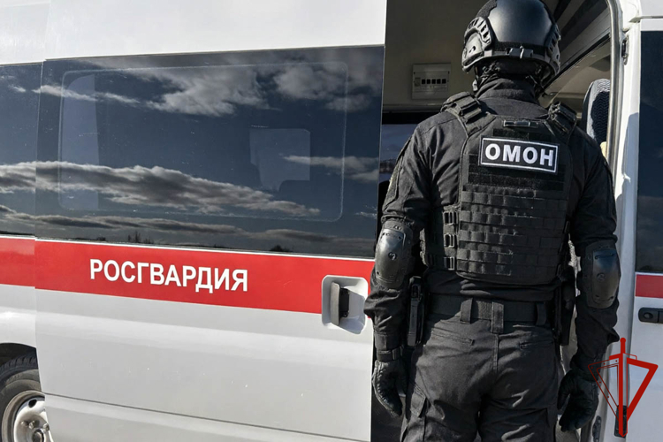 На Ямале при поддержке ОМОН Росгвардии задержан подозреваемый в публичном оправдании терроризма (видео)