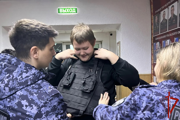 В Салехарде сотрудники вневедомственной охраны провели День открытых дверей для студентов (ВИДЕО)