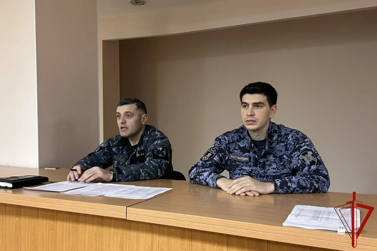 В Салехарде сотрудники вневедомственной охраны провели День открытых дверей для студентов (ВИДЕО)