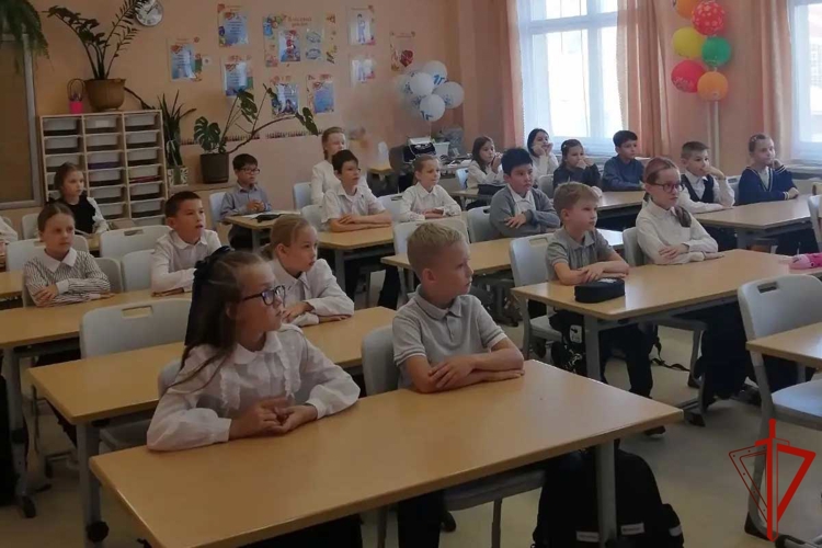 Сотрудница Росгвардии рассказала ямальским школьникам о службе в войсках национальной гвардии