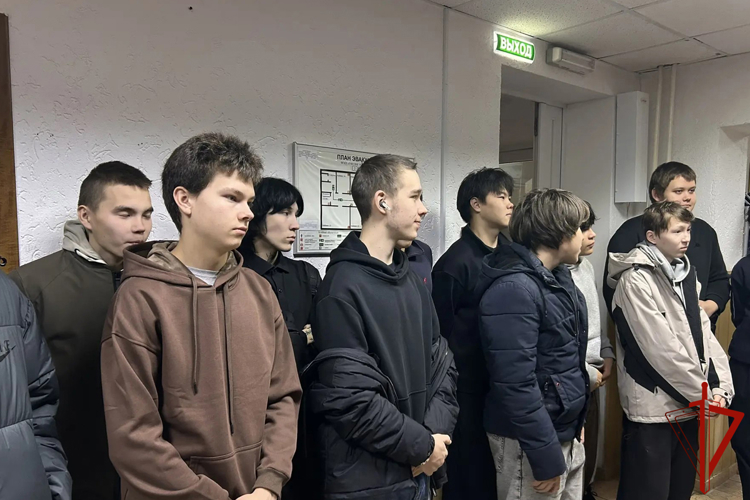 В Салехарде сотрудники вневедомственной охраны провели День открытых дверей для студентов (ВИДЕО)