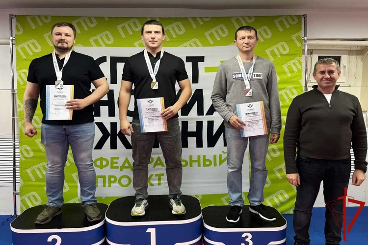 Сотрудники Росгвардии завоевали золото и серебро на чемпионате Пуровского района по пулевой стрельбе