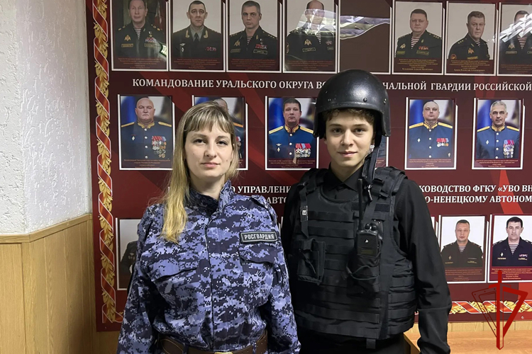 В Салехарде сотрудники вневедомственной охраны провели День открытых дверей для студентов (ВИДЕО)