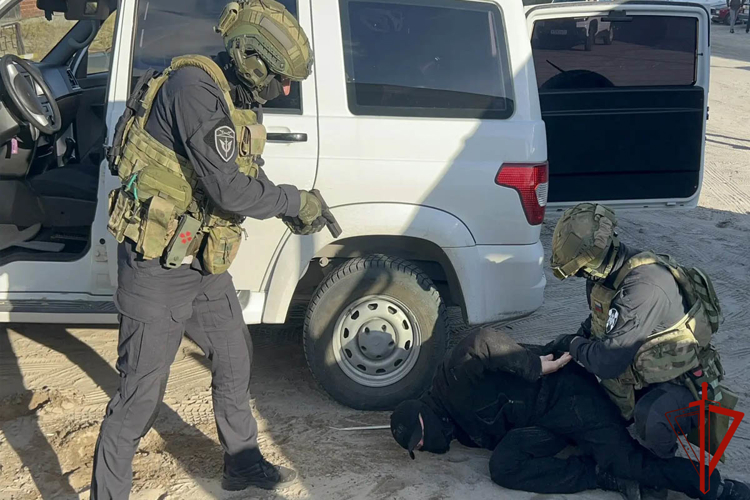 При содействии ОМОН Росгвардии на Ямале задержан подозреваемый в пропаганде терроризма (видео)